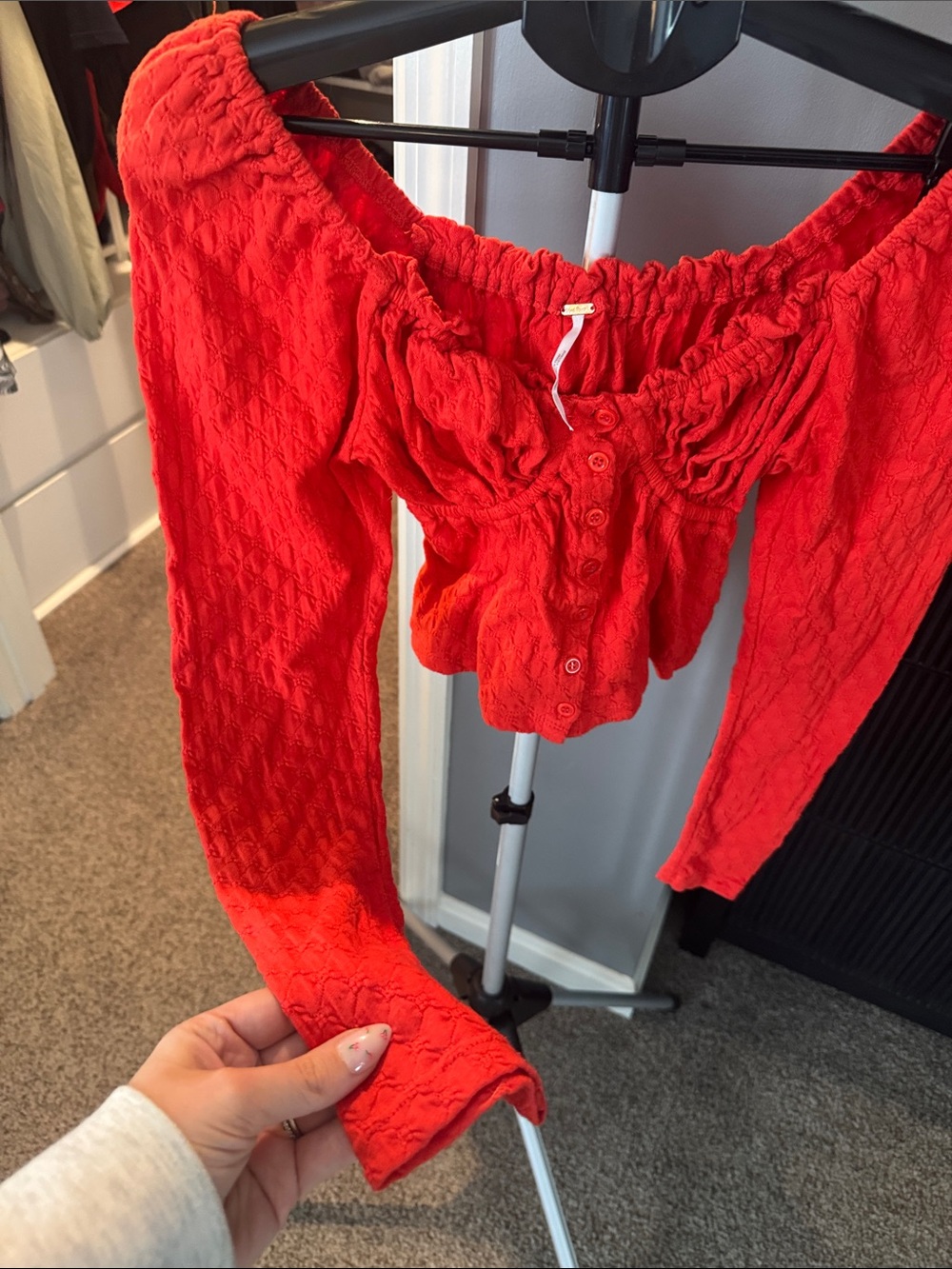 Red Ruched Button-Front Long Sleeve Crop Top - Picture 4 of 7